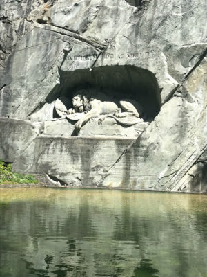 lion monument