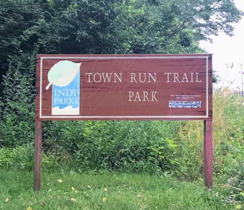 town run trail park sign